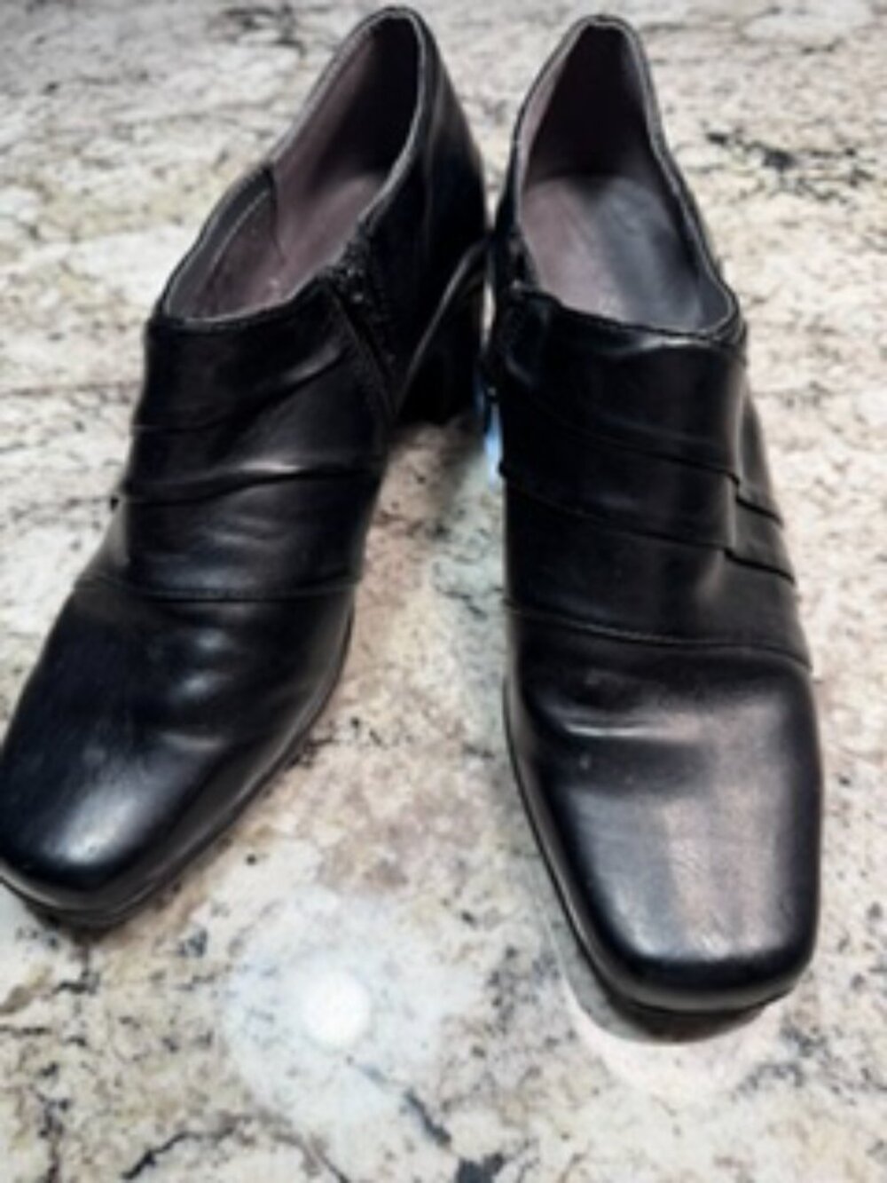 AEROSOLES Black Leather Inner Side Zip-Up Loafers with Pleated Upper, Size 8.5